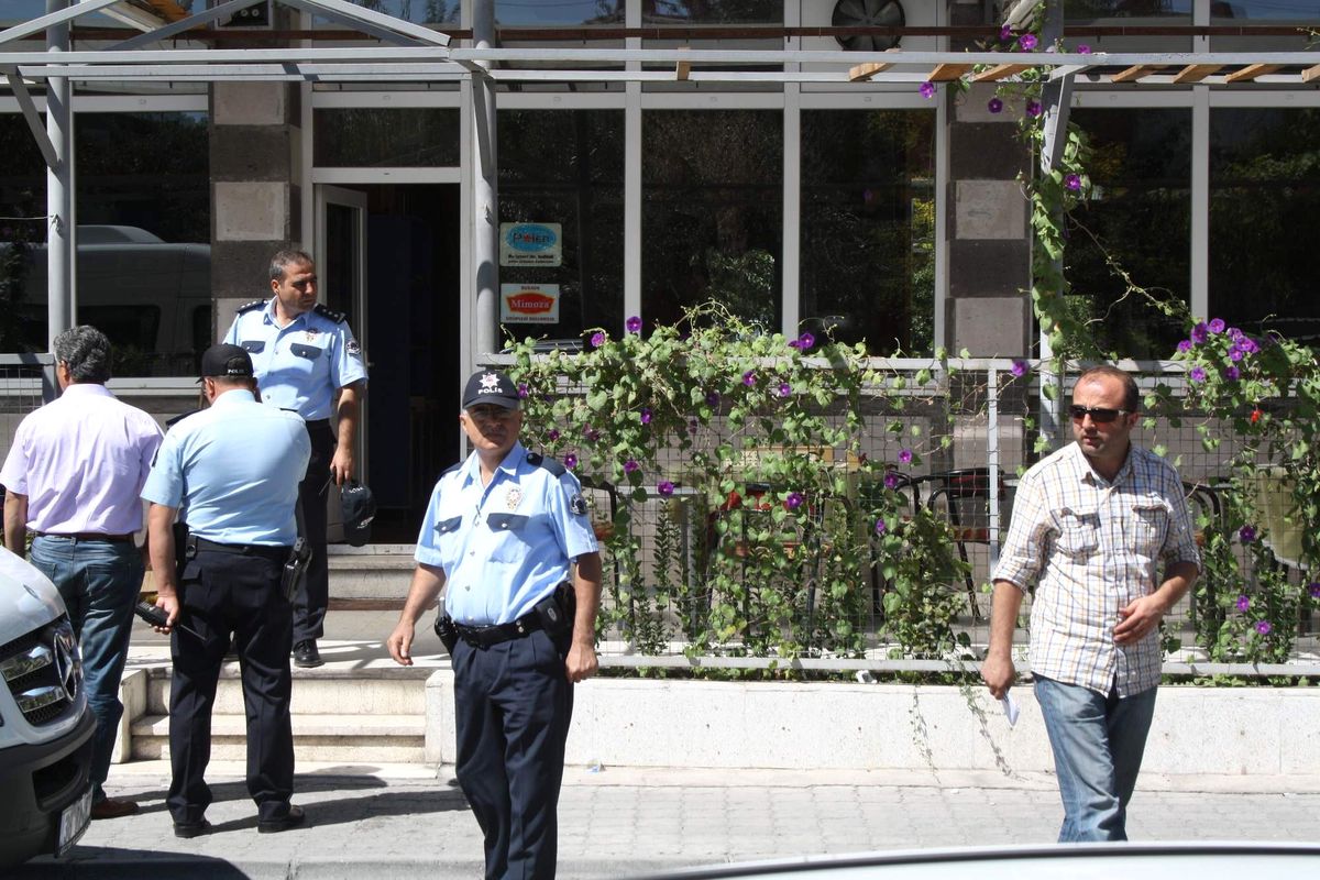 Kahvehanede Kurşunlandı