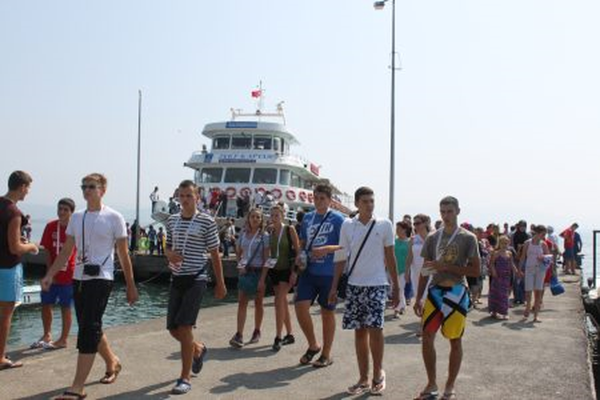 Konuk Dansçıların Mavi Tur Keyfi