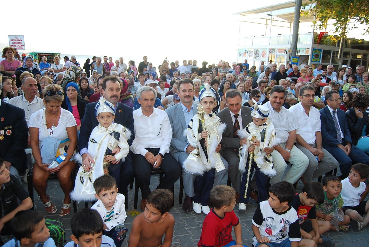 Kurtuluş Şenliklerinde Toplu Sünnet Coşkusu