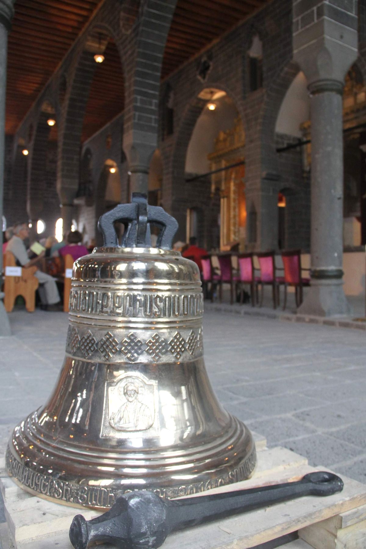 Önce Piyano Resitali, Sonra Ayin