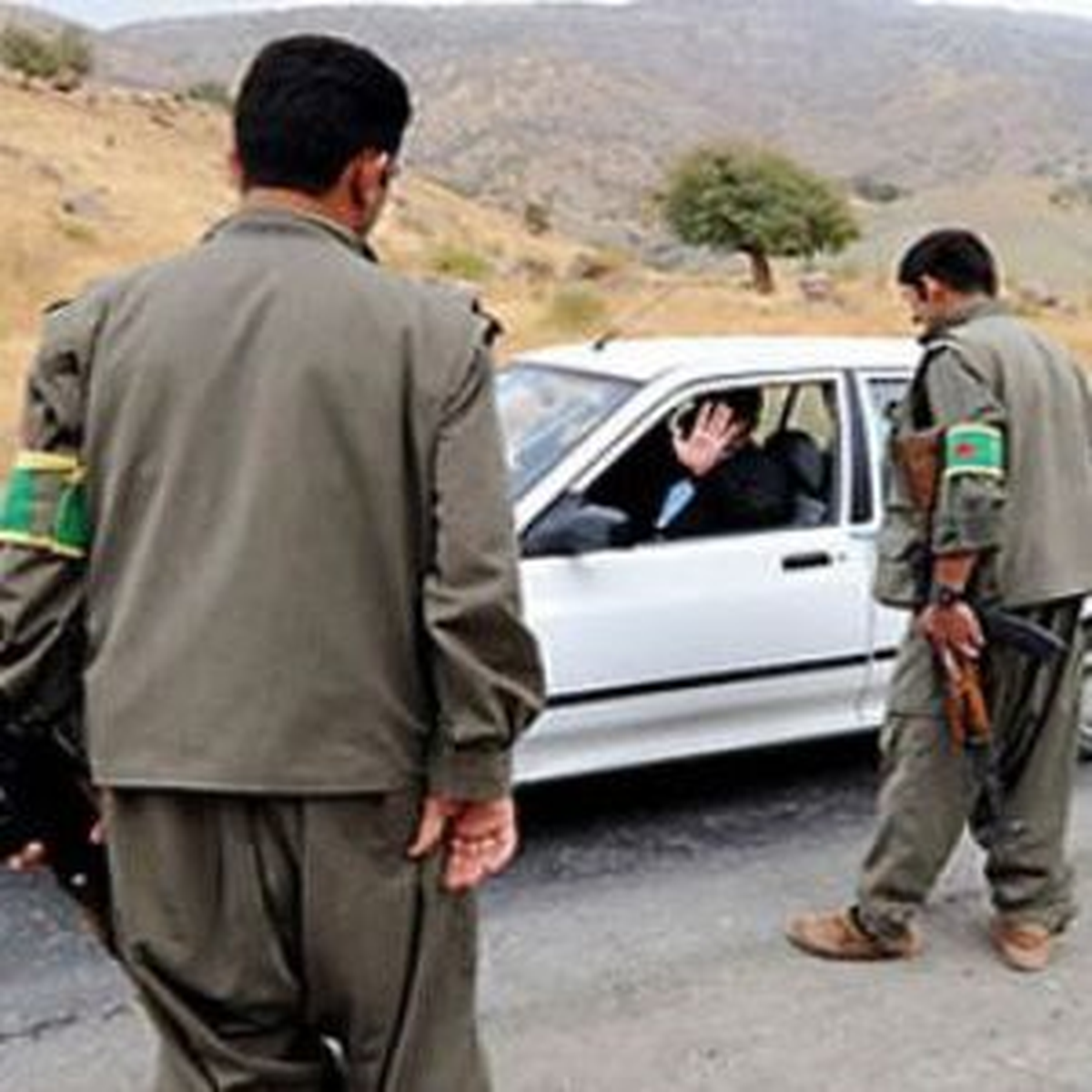 PKK Yol Kesip, Araçlara Ateş Açtı