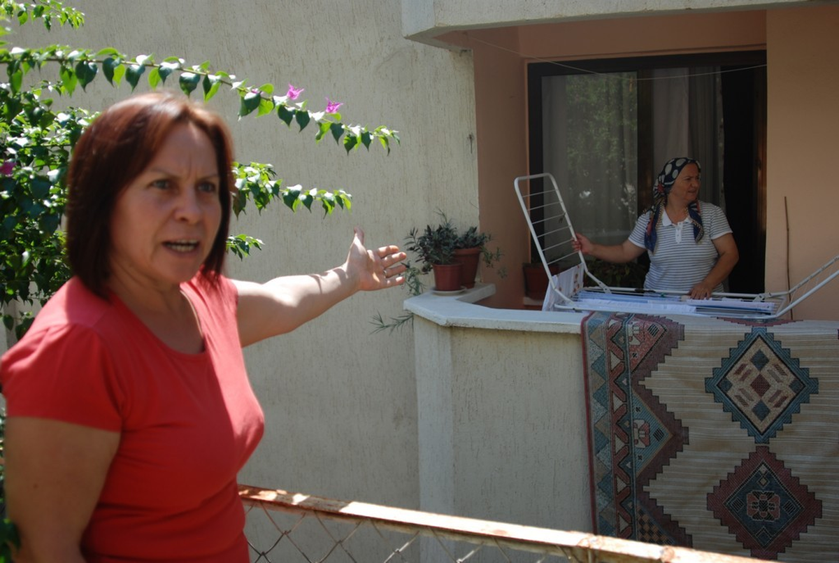 Sahibinin Balkona Kilitlediği Tavşanları İtfaiye Kurtardı
