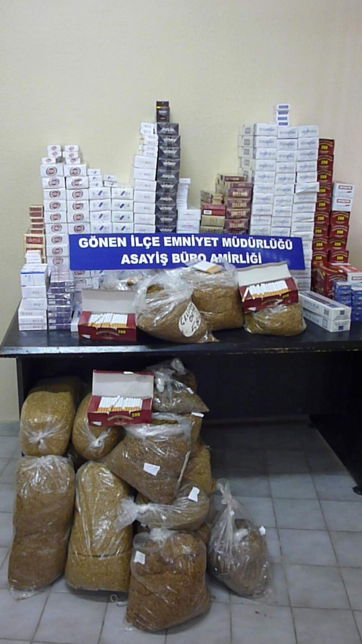 Sigara İçen Çocuklar Gümrük Kaçağı Sigara Yakalattı