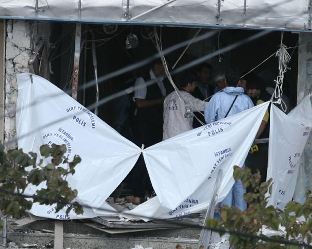 / Sultangazi 75\'inci Yıl Polis Merkezi\'ne Canlı Bomba Saldırısı (2)