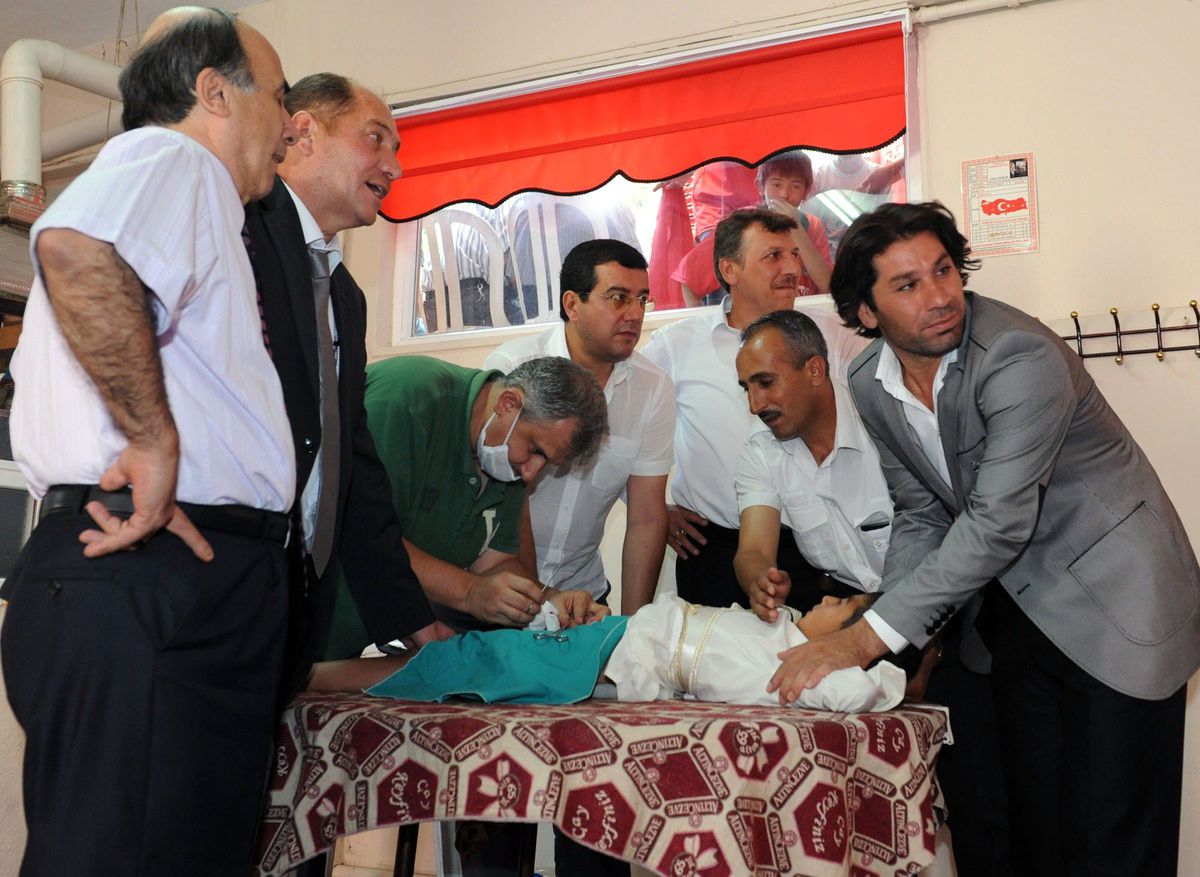 Sünnet Çocuklarının Hediyesi Başkan Dündar\'dan