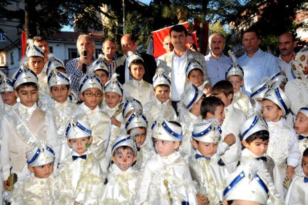 Sünnet Çocuklarının Hediyesi Başkan Dündar\'dan

