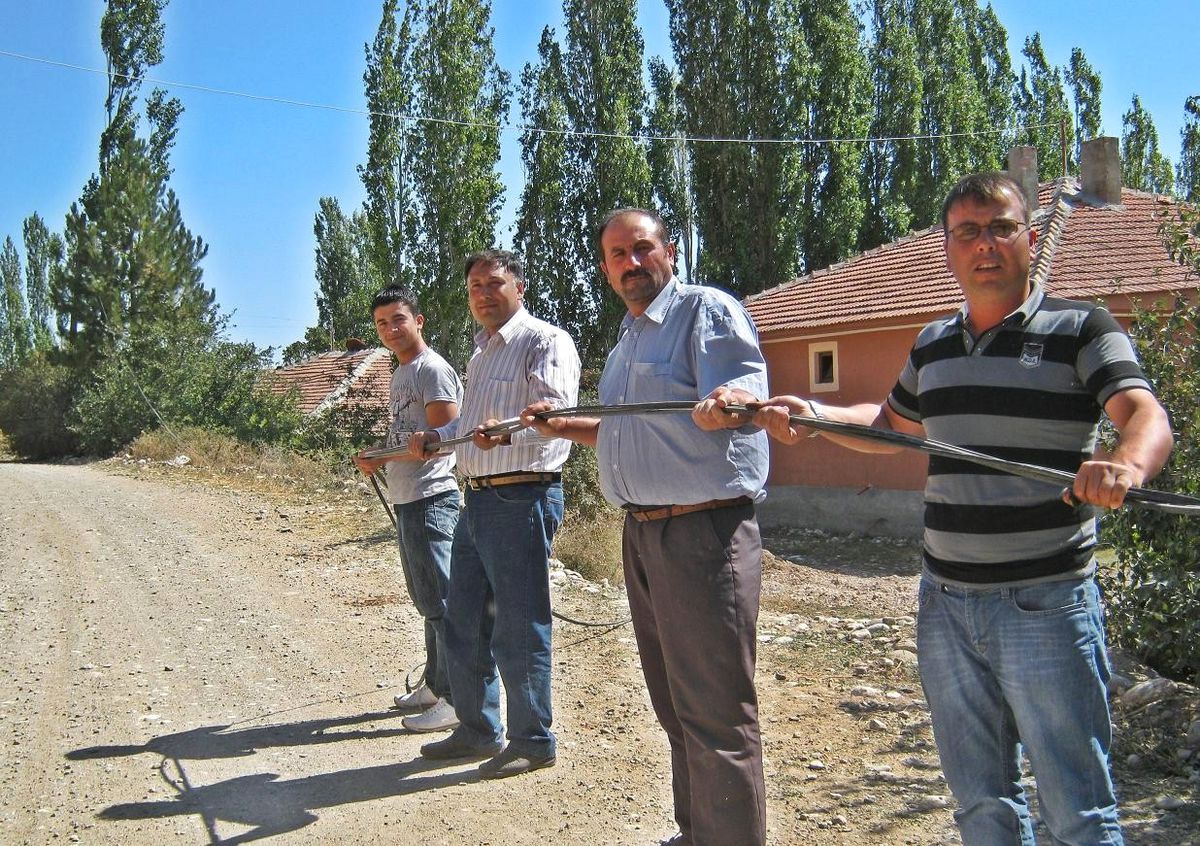 Telefon Kabloları 1 Yıldır Yeralıtına Alınmayı Bekliyor