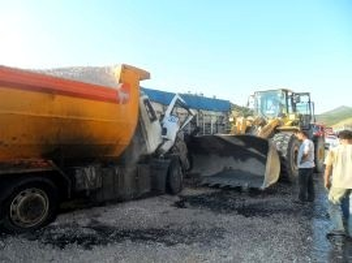 Tır Kamyonla Çarpıştı: 1 Yaralı