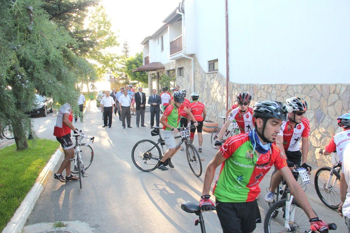 Vali Pedal Çevirdi