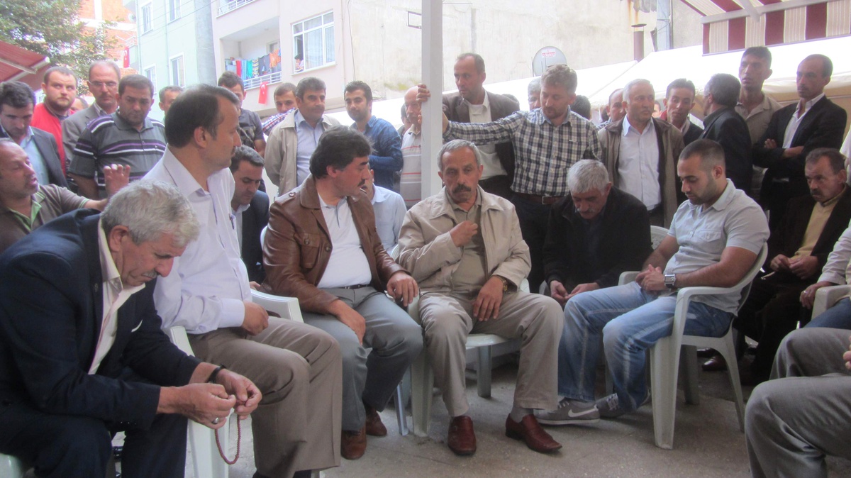 AK Parti\'li Vekilden Şehit Ailesine Ziyaret
