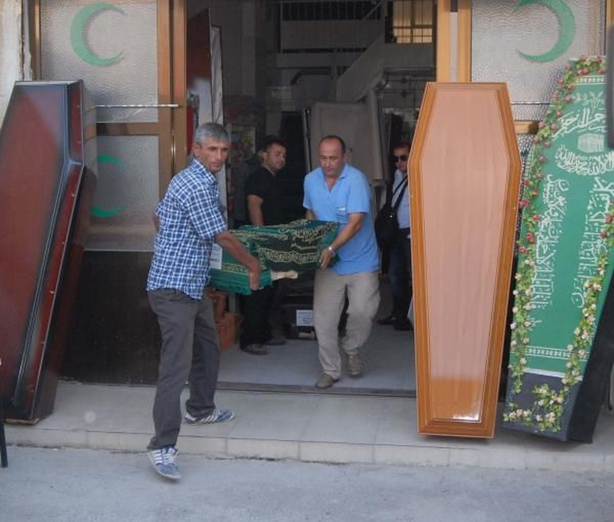 Avrupa\'da İyi Hayat Vaadiyle Kandırıp Ölüme Göndermiş