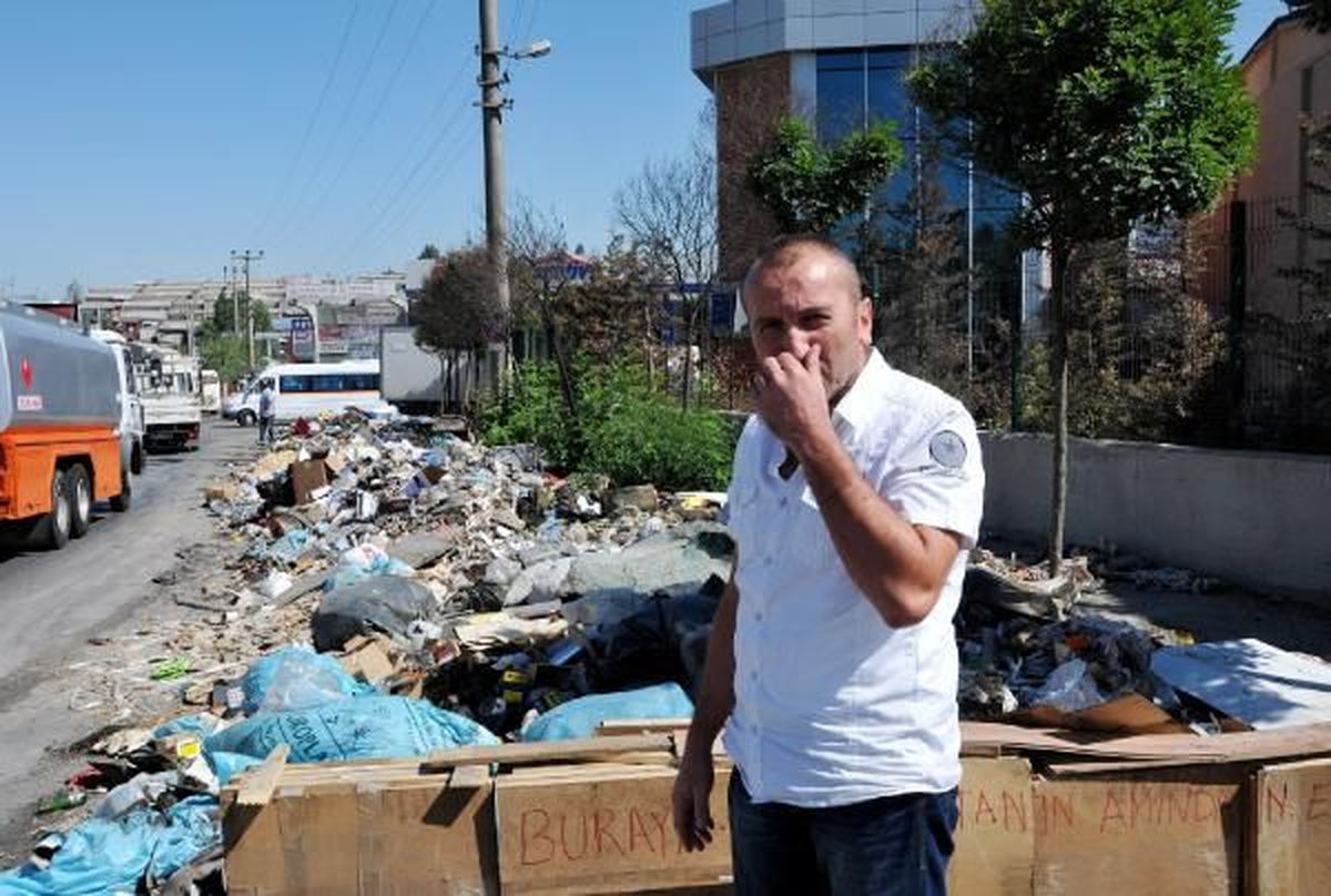 Gebze Sanayi Çarşısında Çöpler Toplanmıyor