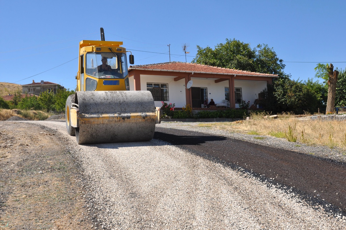 Gölbaşı\'nda 65 Kilometre Soğuk Asfalt Döküldü