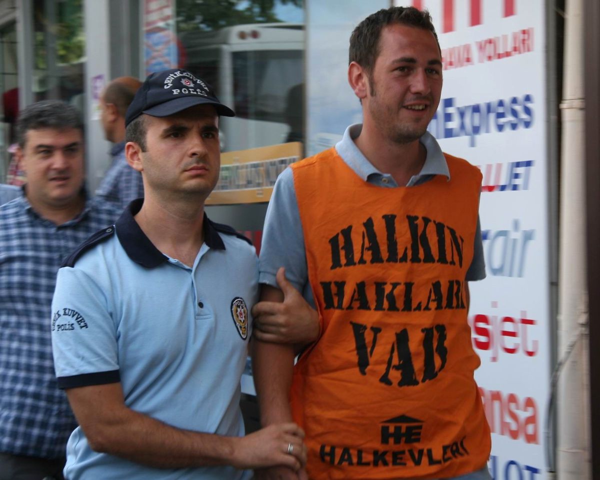 Halk Evi Eylemcileri Adliyeye Sevk Edildi
