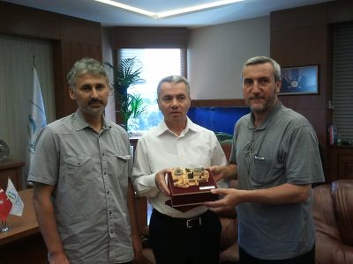 İHH\'dan Başkan Uzun\'a Teşekkür Plaketi
