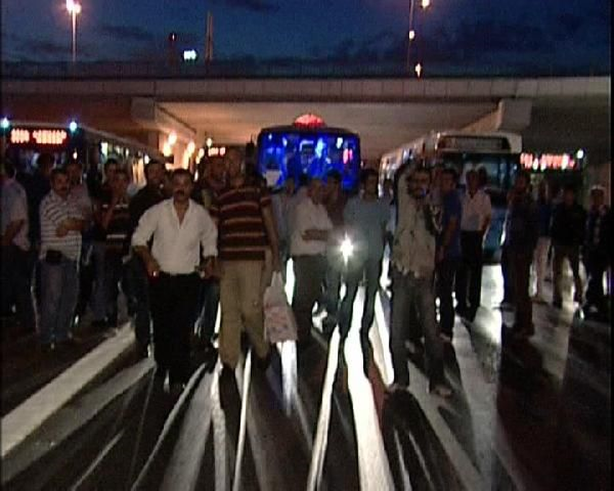 Kadıköy\'de "Belediye Otobüsü" Tepkisi