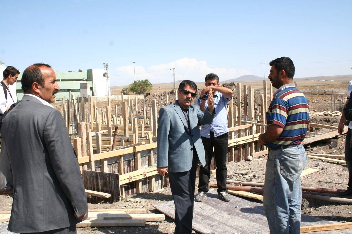 Kars\'a Modern Hayvan Pazarı Yapılıyor