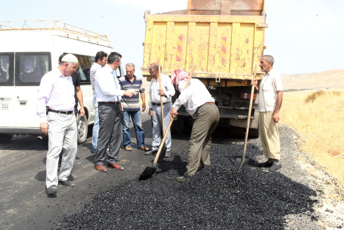 Kaymakam Sezer, Yapımı Devam Eden Köy Yollarında İncelemelerde Bulundu