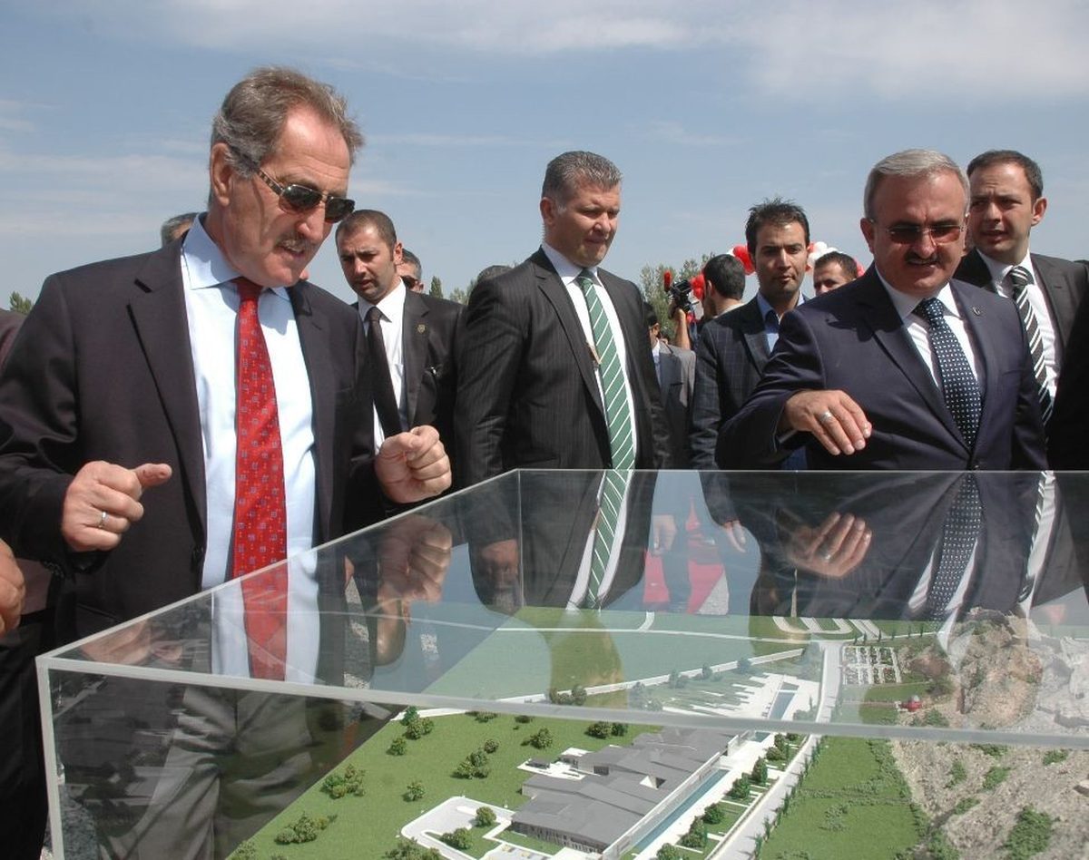 Bakan Ertuğrul Günay, Van\'da