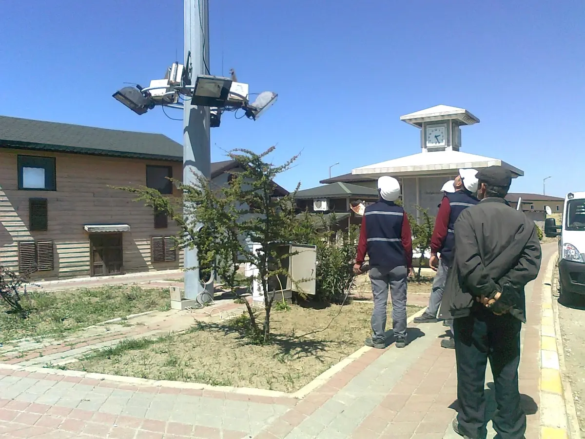 Lapseki\'de Elektrik Kesintileri Bıktırdı