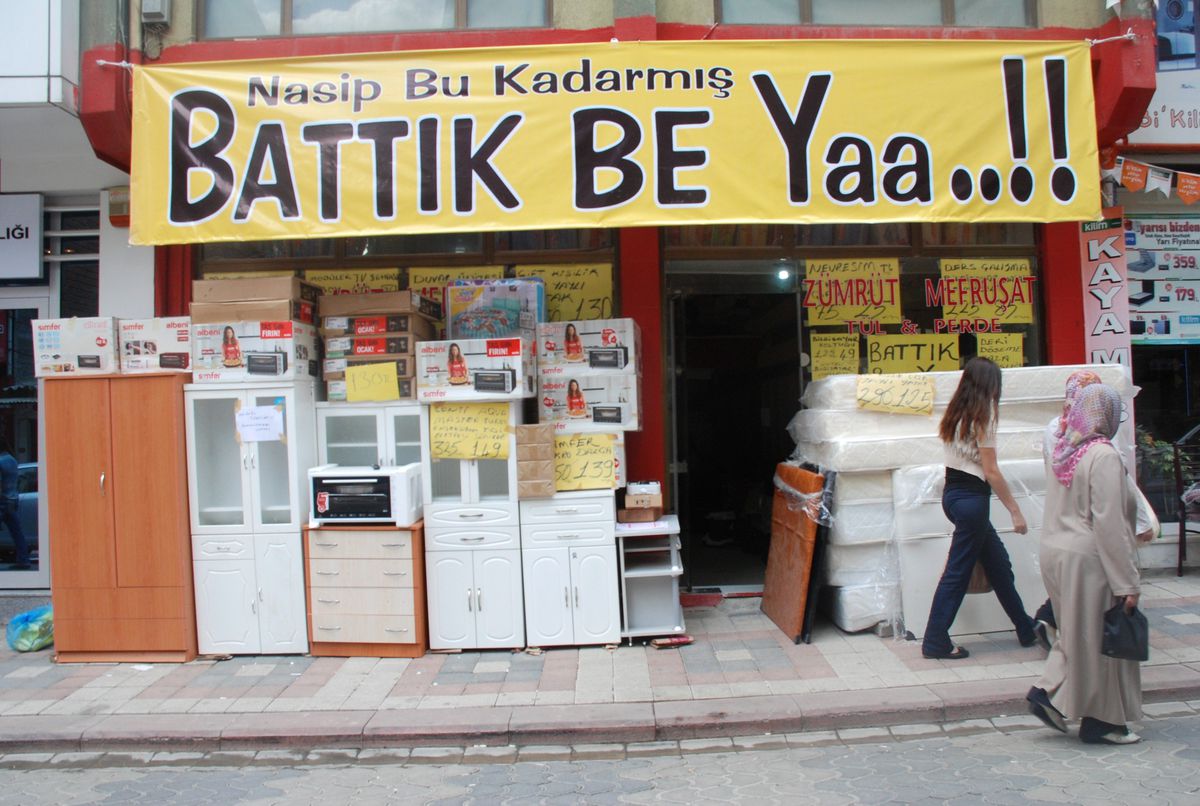 Sattıkça Batıyor, Battıkça Satıyor