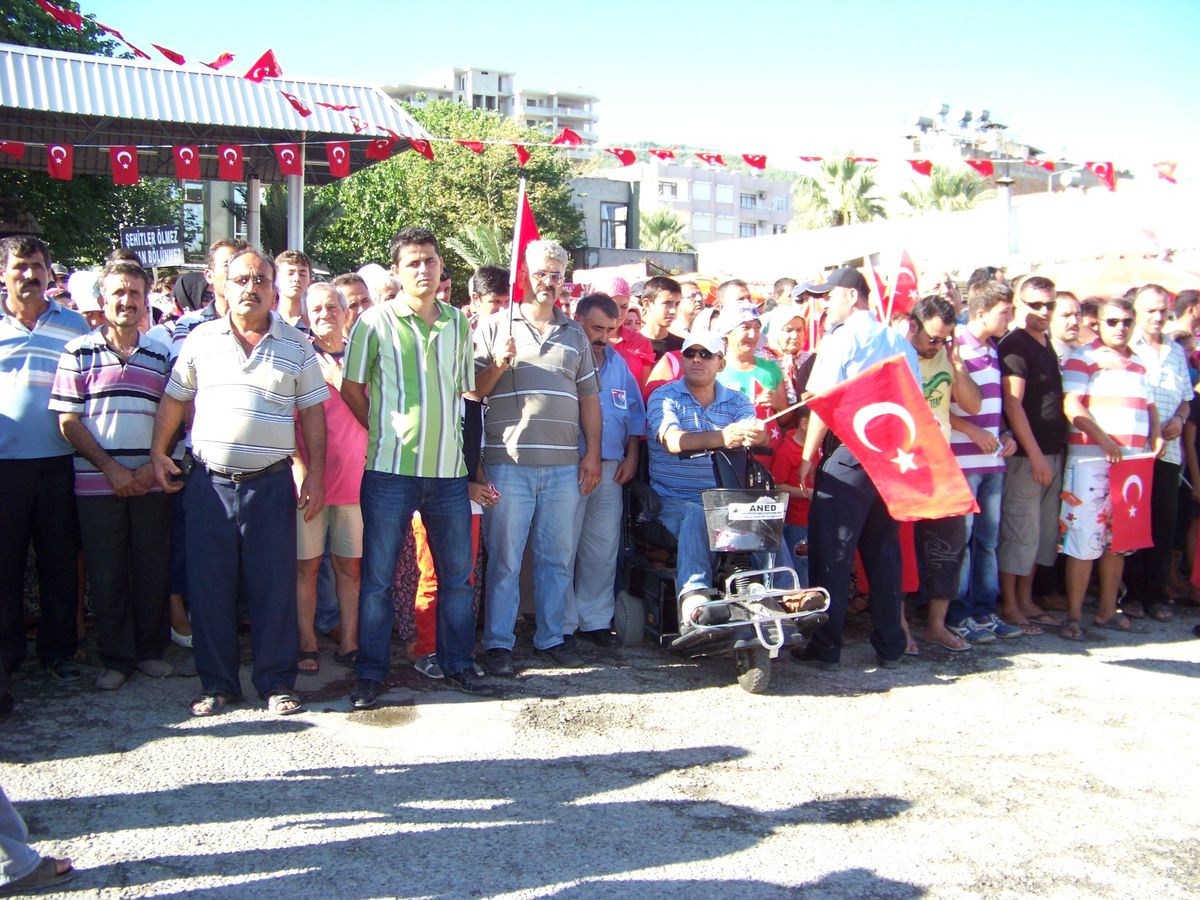 Şehidi 10 Binler Uğurladı
