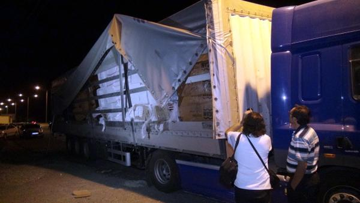 Tır\'da 131 Bin Paket Kaçak Sigara Ele Geçirildi