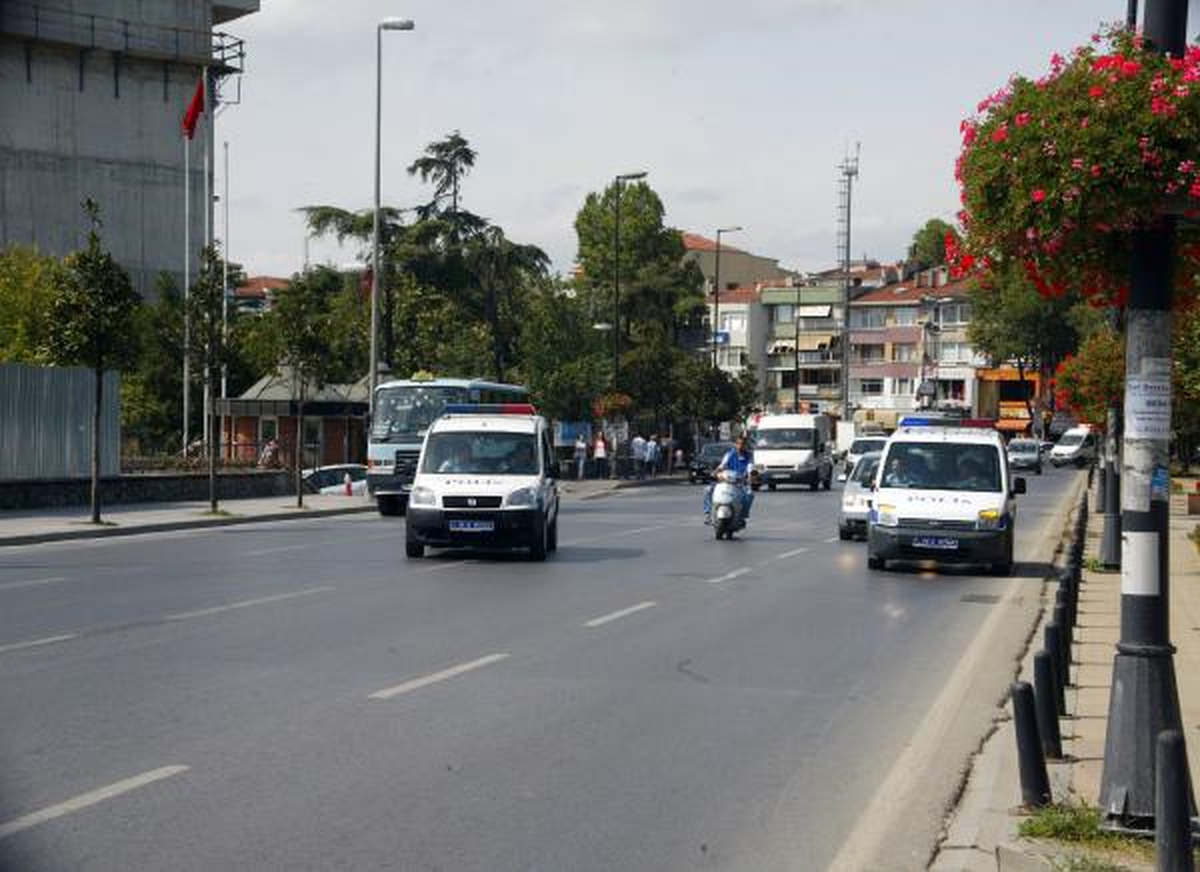 Üsküdar\'da Canlı Bomba Alarmı