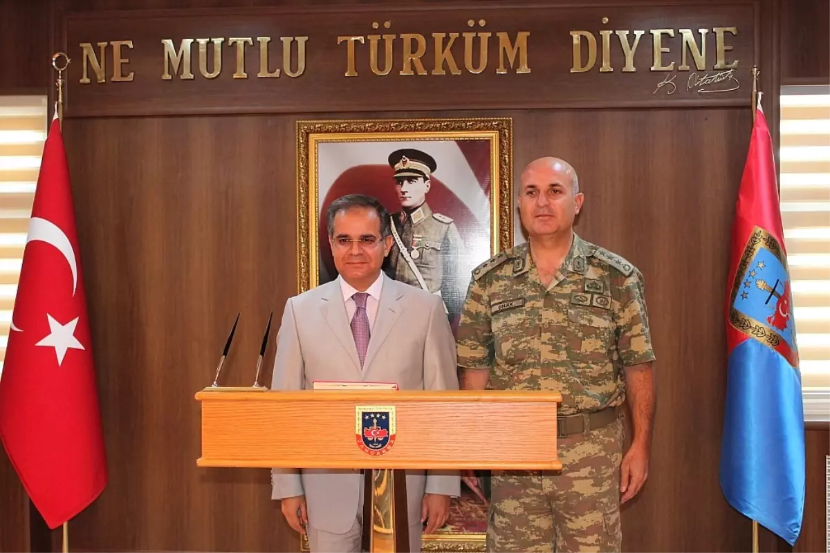 Vali Tapsız\'dan İl Jandarma Komutanı Çolak\'a Ziyaret