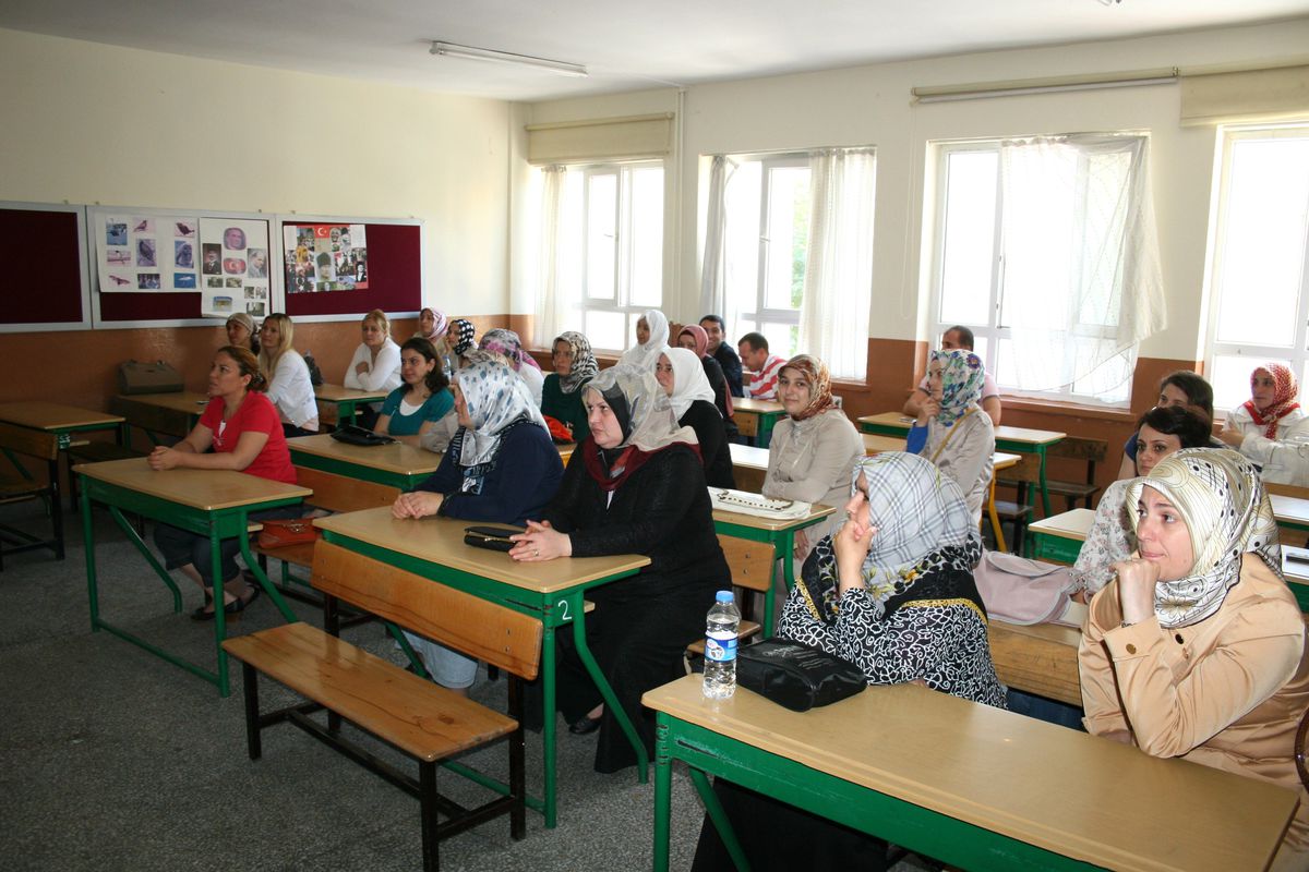 Velilerde Sıralarda