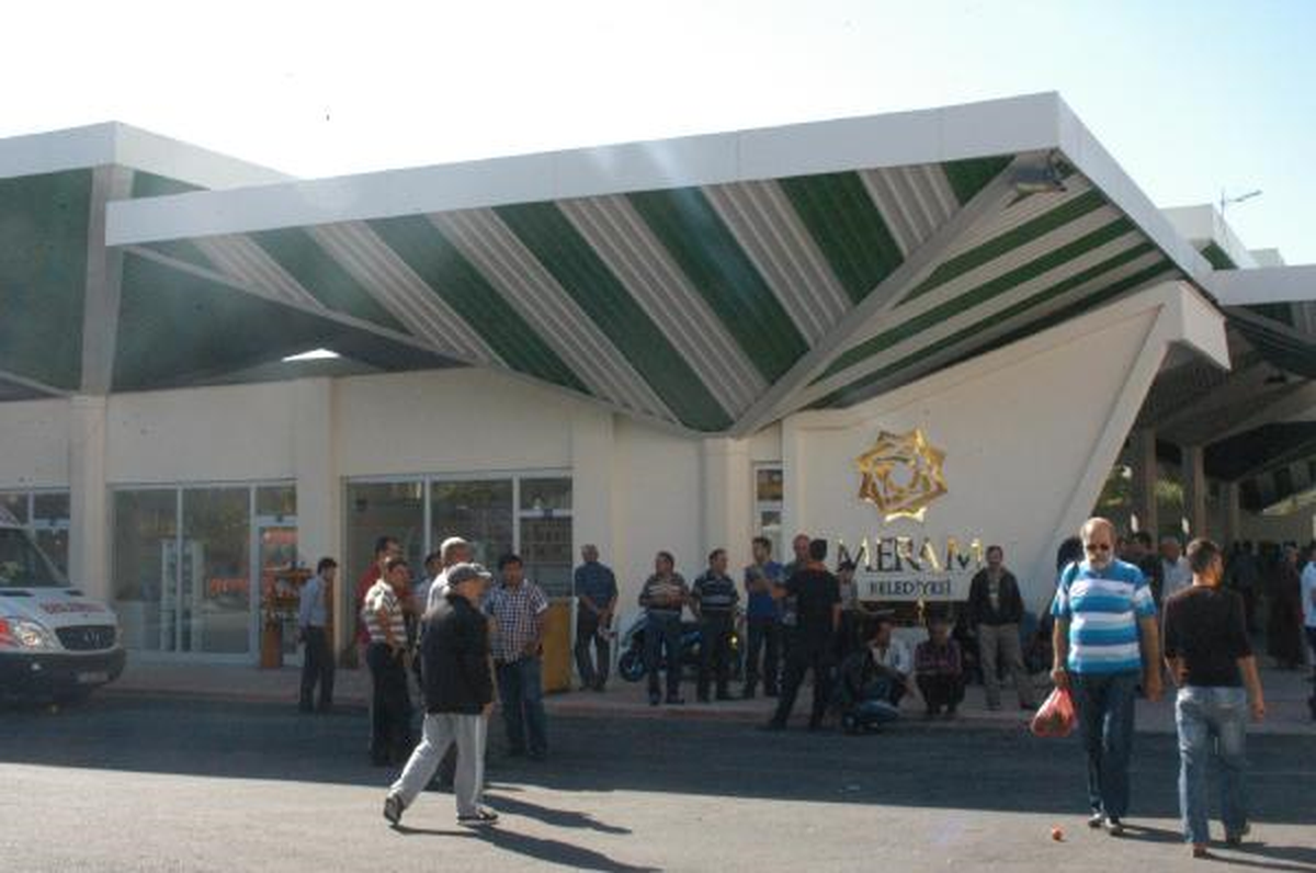 Konya\'da Kapalı Semt Pazarında Arbede Çıktı