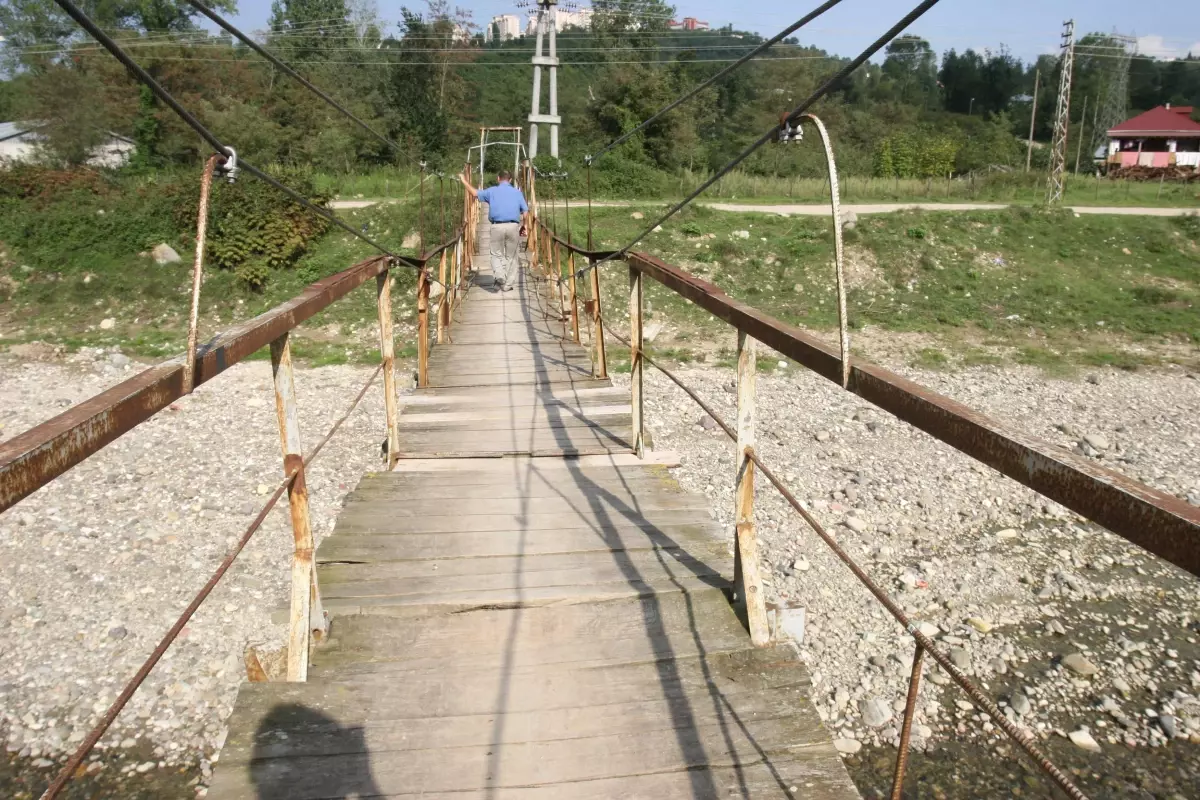 10 Köyün Ulaşımı Yarım Asırlık Asma Köprü ile Sağlanıyor
