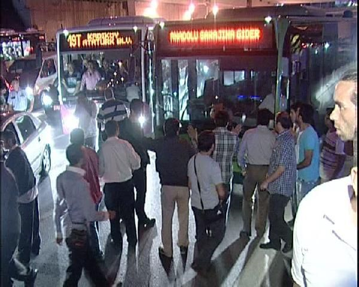 5 Karayolunu Trafiğe Kapattılar