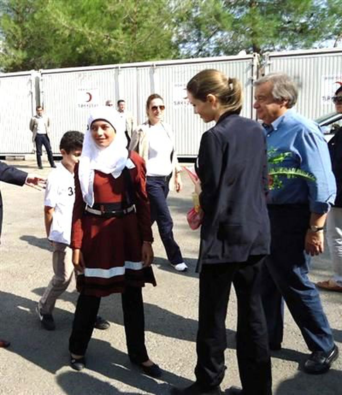 Angelina Jolie Gaziantep'in Islahiye Kampında Bulunan Suriyeli Sığınmacıları Ziyaret Etti ( Ek...