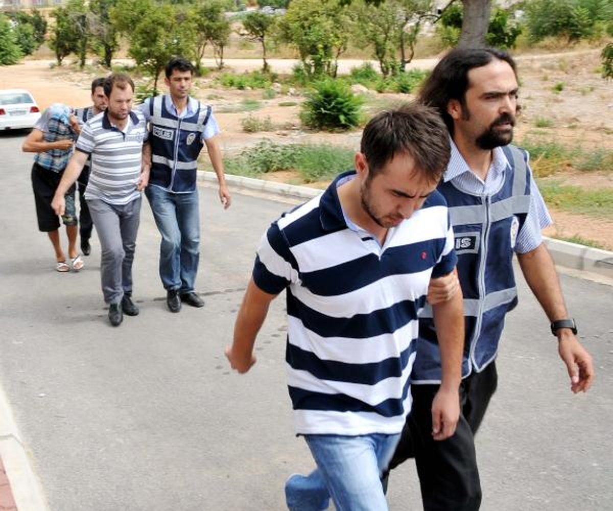Antalya\'da Kopya Kart Çetesi Operasyonu; 6 Gözaltı