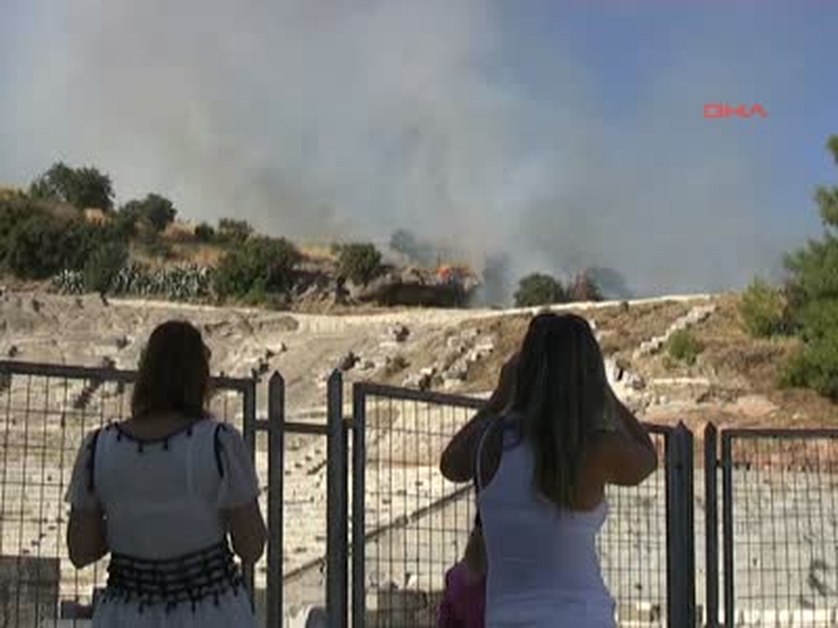 Antik Tiyatro Yakınında Korkutan Yangın