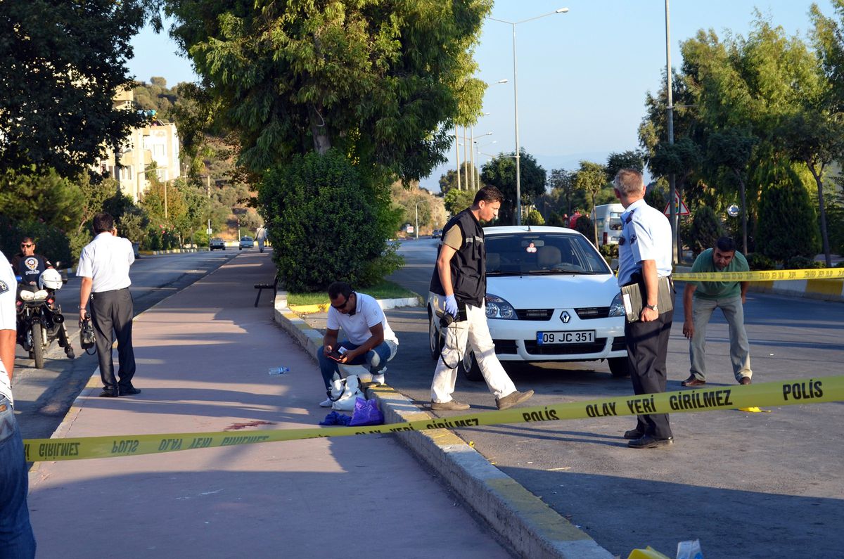 Ayrılmak Üzere Olduğu Eşini, Sokak Ortasında Tüfekle Vurdu