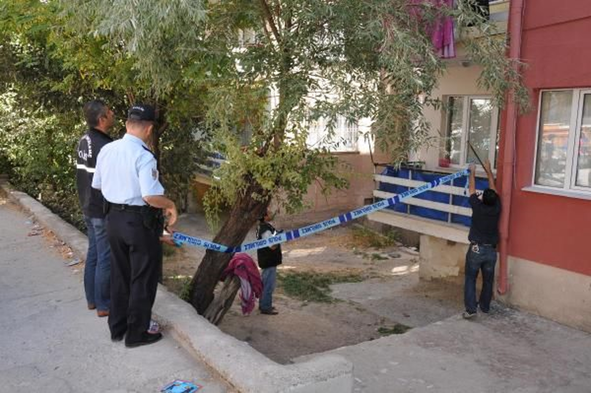 Balkondan Düşen Çocuk Öldü