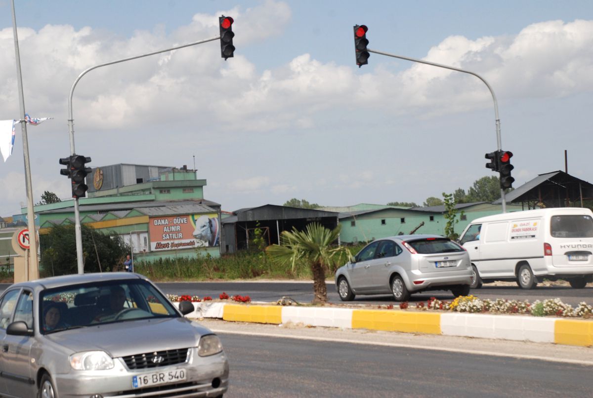 Biga\'da Trafik Işıkları Takıldı