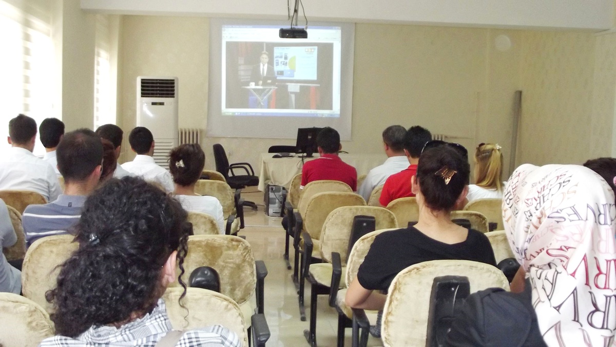 Bitlis\'te Öğretmenlere Uyum Semineri Veriliyor