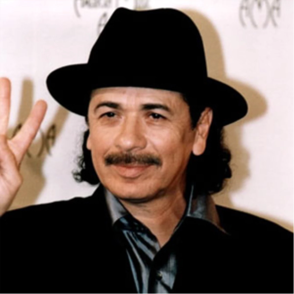 Carlos Santana, Hayatını Yazacak