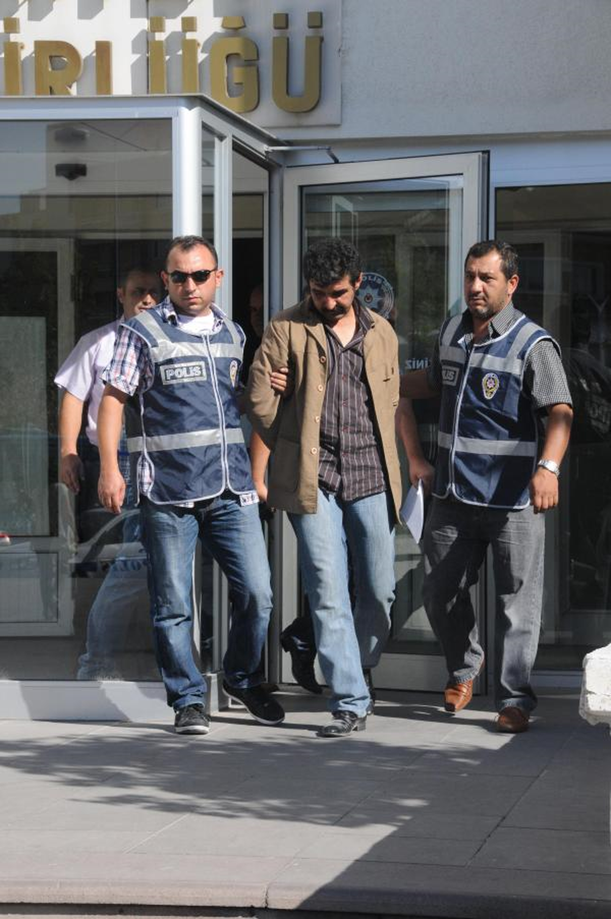 Cezaevinden İzinli Çıkıp, Öz Teyzesine ve 2 Çocuğa Tecavüz Eden Şüpheli Yakalandı