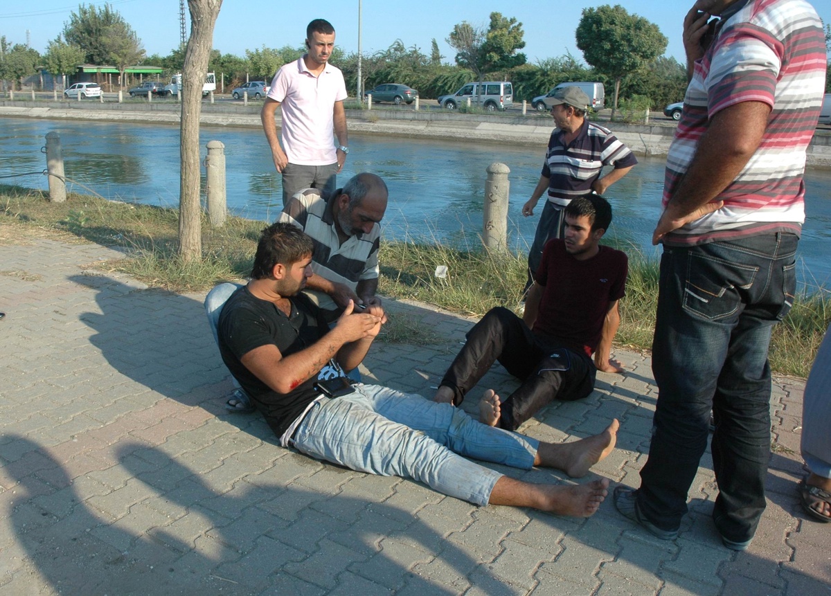Çocuğa Çarpmamak İçin Sulama Kanalına Uçtu