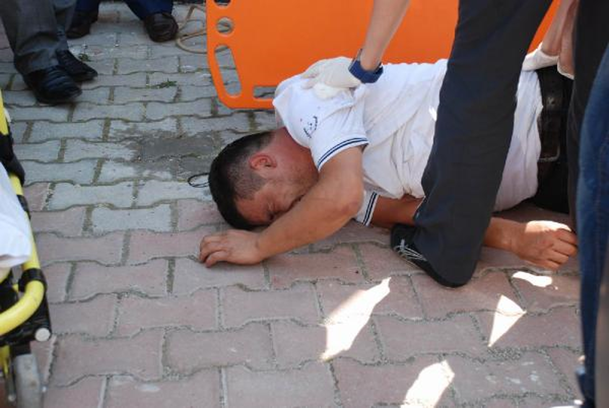 Eşine Kızıp Kendini Astı, Vatandaşlar Son Anda İpi Keserek Kurtardı