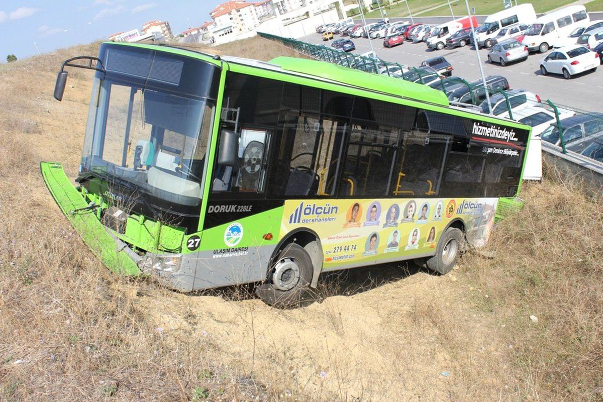 Freni Boşalan Halk Otobüsü Şarampole Uçtu