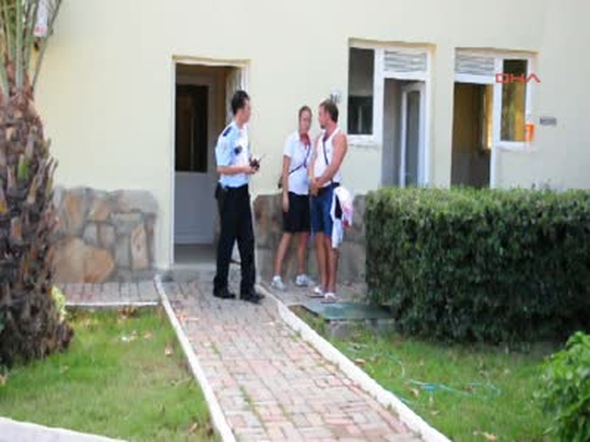 Gözlük Çalan Turist Sınır Dışı Edildi