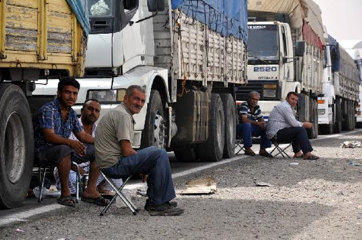 Habur Sınır Kapısı\'nda 20 Kilometre Araç Kuyruğu