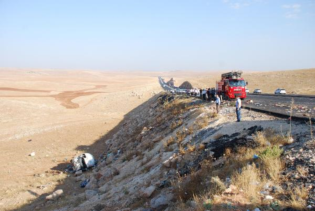 Hilvan\'da Minibüs Devrildi: 1 Ölü, 2 Yaralı