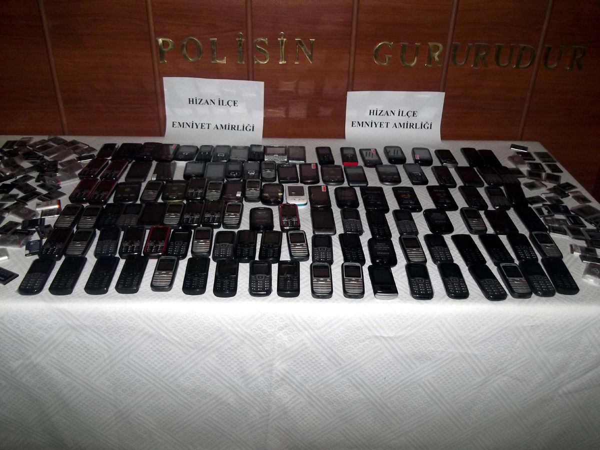 Hizan\'da 114 Adet Kaçak Cep Telefonu Ele Geçirildi