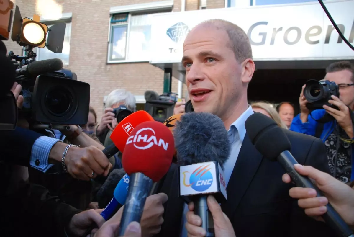 Hollanda\'da Erken Genel Seçim